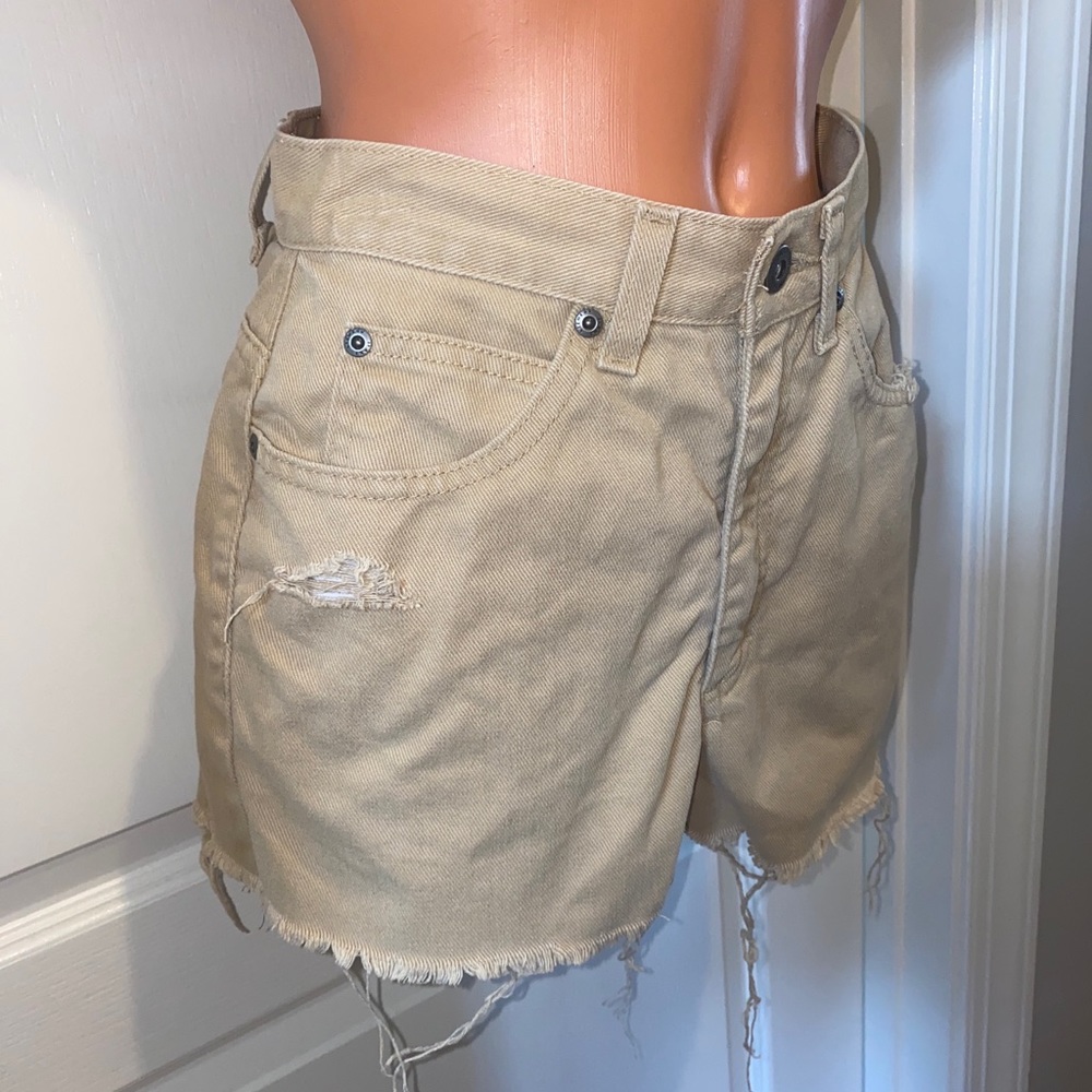 LIZ CLAIBORNE Classic Fit Shorts Distressed Butter Tan Size 4 $68 - Picture 6 of 13